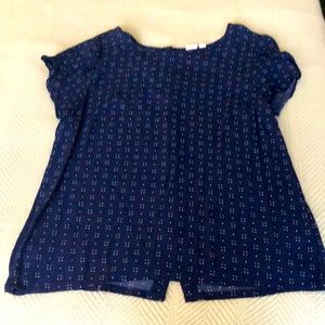 Casual button back flowy Gap top size M